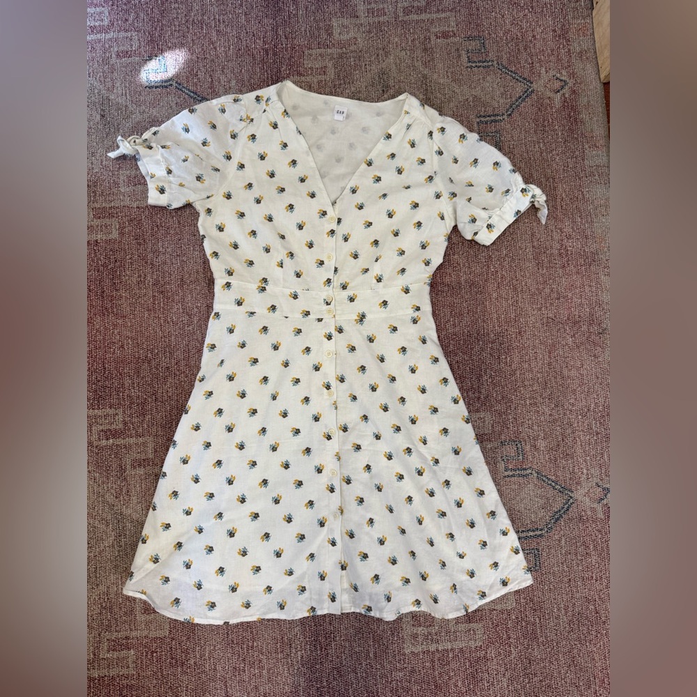Gap white ditzy floral mini dress v neck button down puff sleeve fit and flare 6